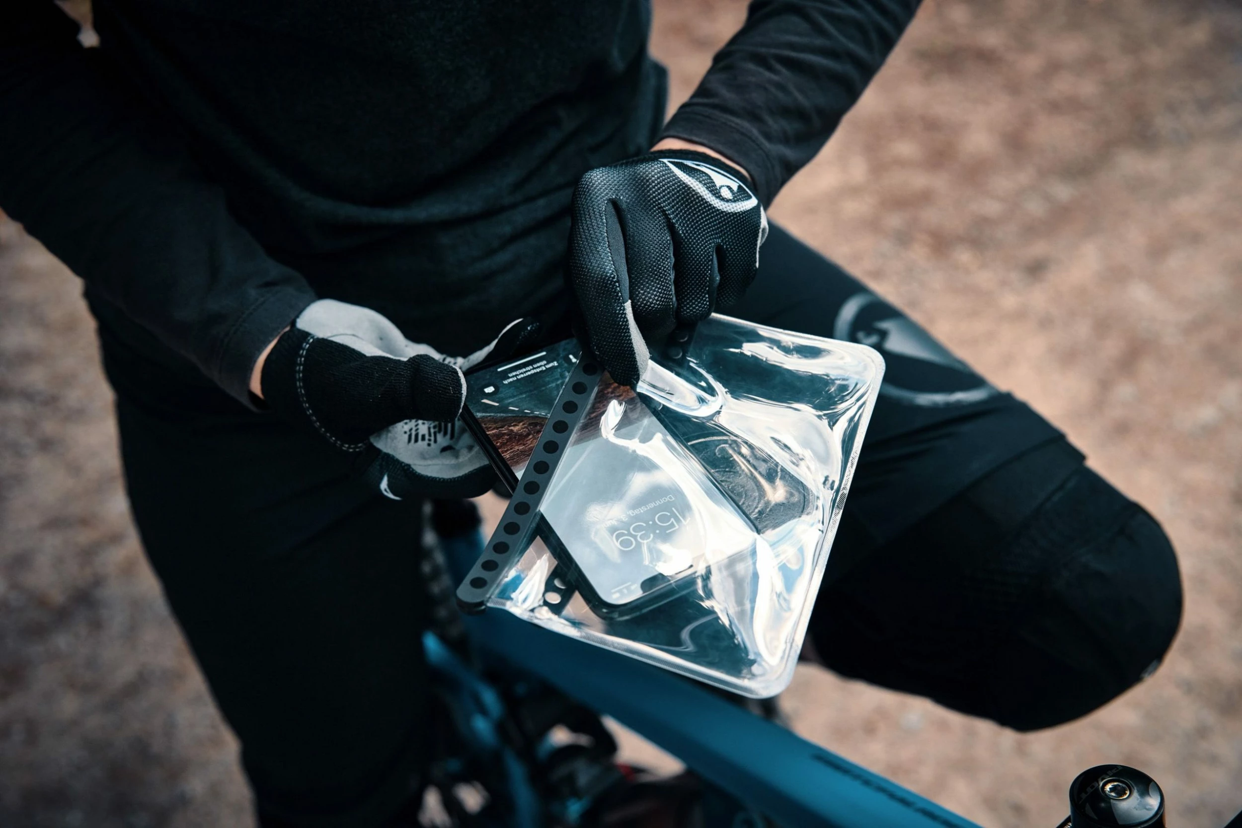 Fidlock - VACUUM - Etui Universel Pour Smartphone 6 Fidlock - VACUUM - Etui Universel Pour Smartphone – Image 4